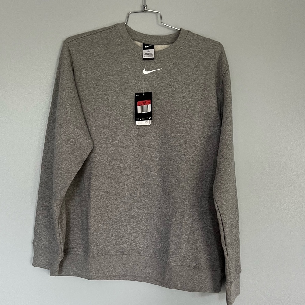 New with tags Mens Nike Crew Sweatshirt